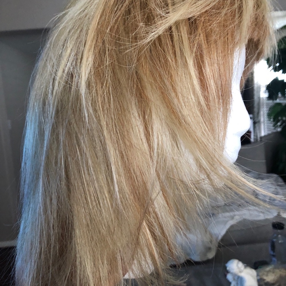 Blond wig. No brand type as I removed when I wore it. Strawberry blond. 24”